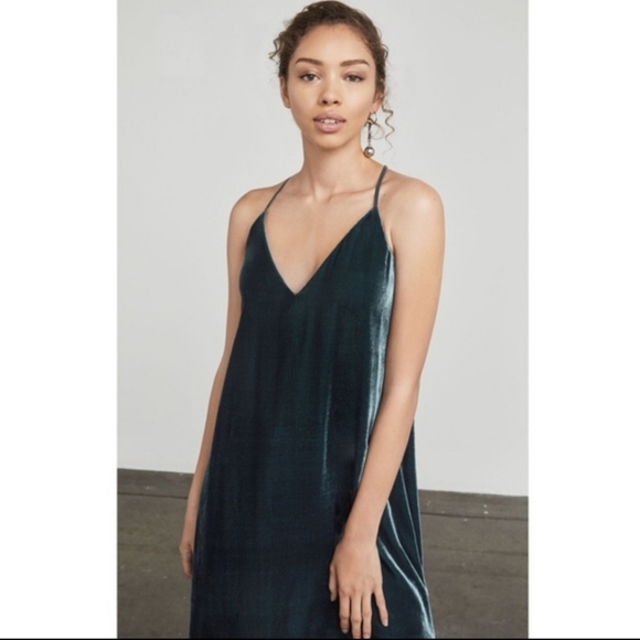 green emerald velvet dress Remember The Night Emerald Green Velvet Dress, Medium - The Mint Julep Boutique main image 0